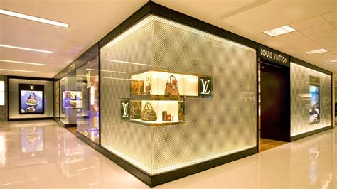 louis vuitton tysons corner mall|tyson corner louis vuitton store.